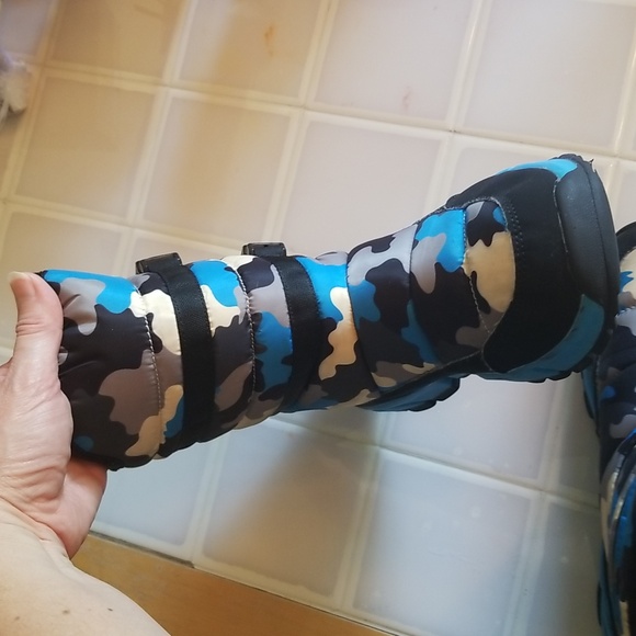 Gubarun Winter Boots Kids Size 5/6 - Picture 13 of 17